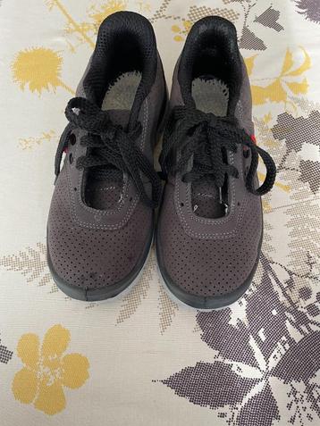 CHAUSSURES MTS DE SECURITE TAILLE 39  beschikbaar voor biedingen