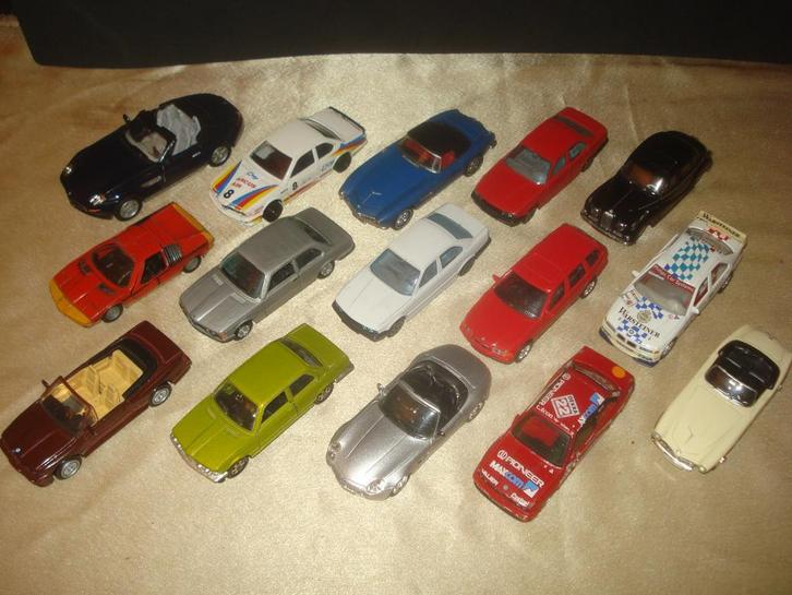 Lot de 15 BMW Marques Diverses Corgi, Mebetoys, Minichamps.., Hobby en Vrije tijd, Modelauto's | 1:43, Zo goed als nieuw, Auto