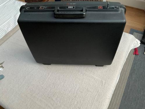 Porte-documents/valise Delsey noir avec bande rouge, Bijoux, Sacs & Beauté, Valises, Utilisé, Plastique dur, 50 à 60 cm, 35 à 45 cm