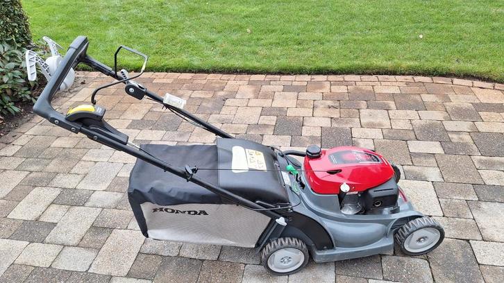Honda zelftrekkende benzine grasmachine te koop, Tuin en Terras, Grasmaaiers, Gebruikt, Benzine-grasmaaier, 40 t/m 49 cm, Cirkelmaaier