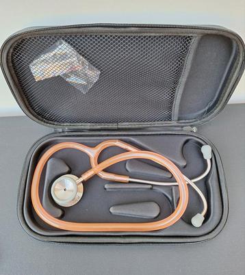 Roze professionele stethoscoop 'Spirit' beschikbaar voor biedingen