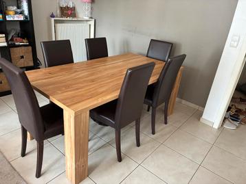 Houten eettafel + 6 stoelen - goede staat beschikbaar voor biedingen