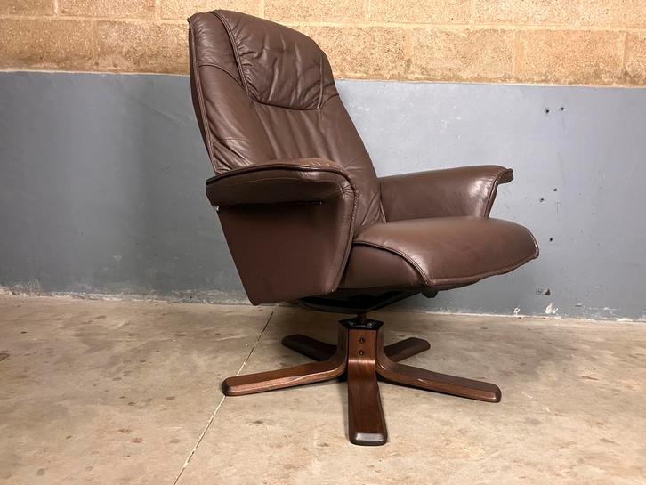 Vintage draaifauteuil hout leder Hjort Knudsen, Huis en Inrichting, Fauteuils, Gebruikt, Hout, Leer, Ophalen