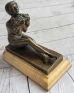 bronzen beeld - zittende dame met boeket, Ophalen of Verzenden