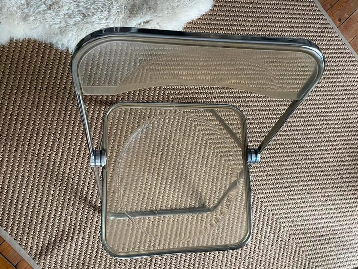 Chaise pliante design en plexiglas et chrome, Antiquités & Art, Antiquités | Meubles | Chaises & Canapés, Enlèvement