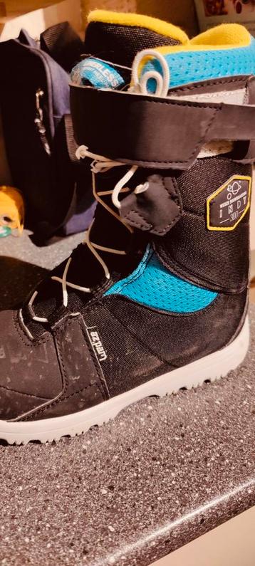 kinder snowboard schoenen in top conditie  beschikbaar voor biedingen