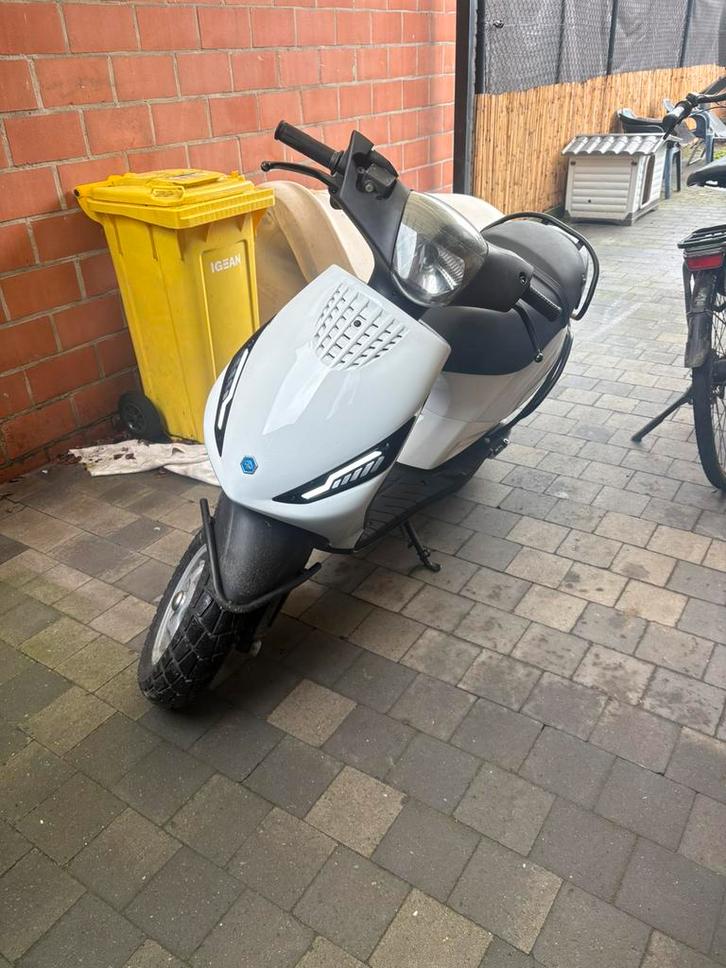 Piaggio zip (waardepeiling nog niet tekoop), Fietsen en Brommers, Snorfietsen en Snorscooters, Zo goed als nieuw, Piaggio, Ophalen