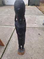Une statue africaine représentant une femme., Enlèvement ou Envoi