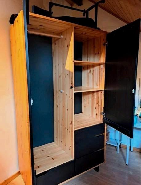 Ikea massief grenenhouten garderobekast in goede staat, Huis en Inrichting, Kasten | Buffetkasten, Gebruikt, 150 tot 200 cm, 100 tot 150 cm