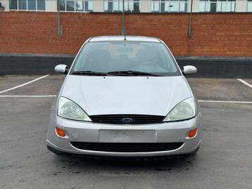Ford focus 1.6 benzine EURO4 automaat 222.000 km/2000, Auto's, Stof, Zwart, 4 cilinders, 1600 cc