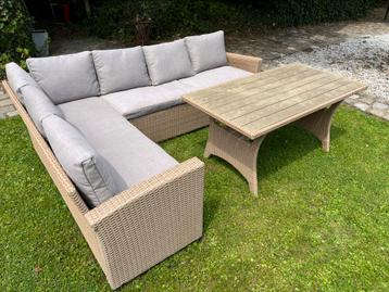 Lounge hoek met tafel - kan geleverd worden beschikbaar voor biedingen