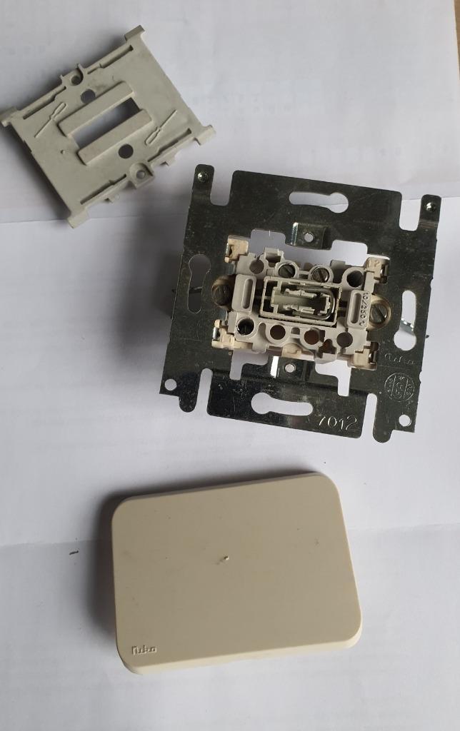 Interrupteur Niko PR20 Bipolaire Creme 7012, Bricolage & Construction, Électricité & Câbles, Utilisé, Interrupteur, Interrupteur