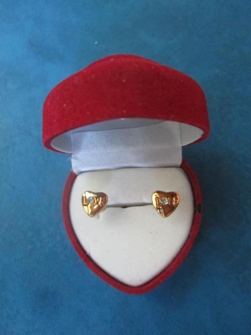 Oorknopjes met hart, love en steentje (NIEUW) goudkleurig, Handtassen en Accessoires, Kindersieraden, Zo goed als nieuw, Oorbellen