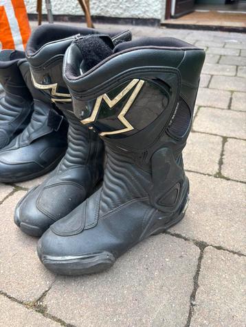 Motorlaarzen beschikbaar voor biedingen