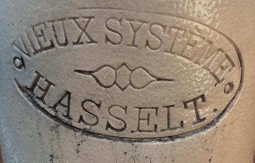 Steenstenen fles. Jenever "Vieux Système Hasselt" Fryns?, Verzamelen, Merken en Reclamevoorwerpen, Gebruikt, Overige typen, Ophalen of Verzenden