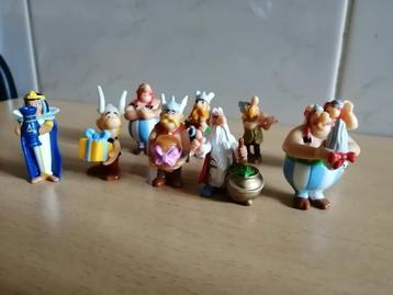 9 Figurines Astérix et Obélix beschikbaar voor biedingen