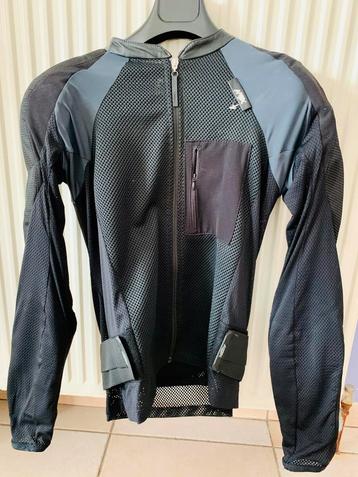 Speciaal voor heer warme dagen, maar goed gepanserd beschikbaar voor biedingen