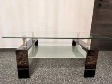 Zwarte glazen salontafel beschikbaar voor biedingen