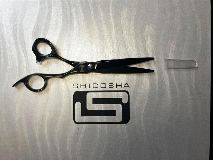Shidosha kappersschaar Black Titanium SH 13 ciseaux scissors, Handtassen en Accessoires, Uiterlijk | Haarverzorging, Ophalen