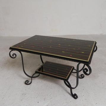 Vintage salontafel met 2 glazen bladen met 50s print beschikbaar voor biedingen