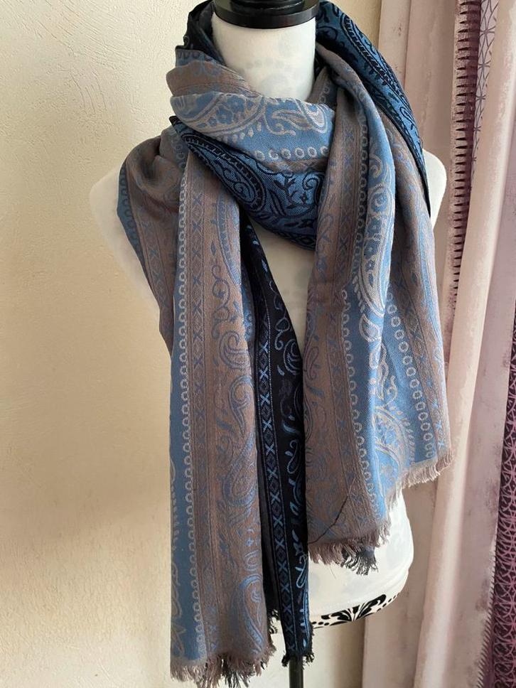 Châle / Étole avec petites franges, Vêtements | Femmes, Bonnets, Écharpes & Gants, Enlèvement ou Envoi