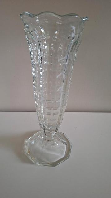Prachtige vintage vaas, hoogte is 26 cm beschikbaar voor biedingen