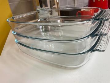 Pyrex ovenschalen beschikbaar voor biedingen