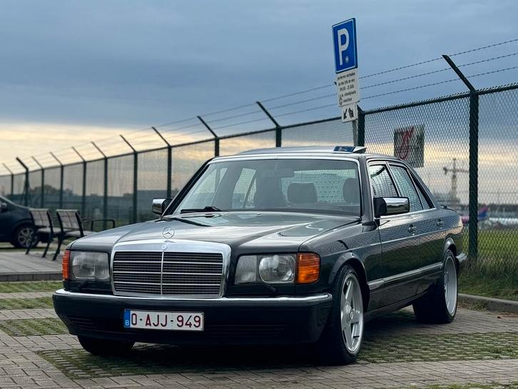 Mercedes-Benz 560 SE – Collector’s Item | AMG Breedset, Autos, Mercedes-Benz, Particulier, Classe S, ABS, Airbags, Air conditionné