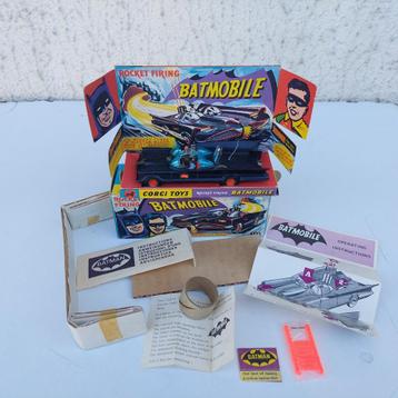 CORGI TOYS BATMOBILE 267 BATMAN ROBIN 1966 DOOS + FOLDERS beschikbaar voor biedingen