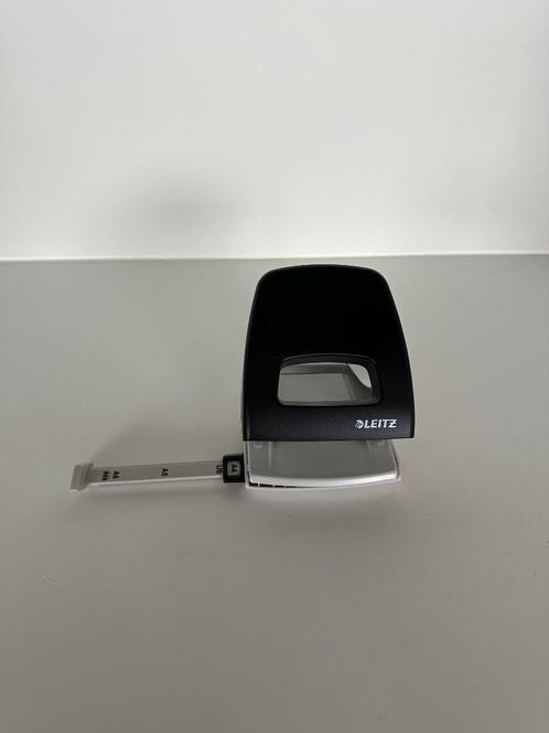Leitz perforator zwart, Zakelijke goederen, Kantoor en Winkelinrichting | Kantoorartikelen, Ophalen of Verzenden