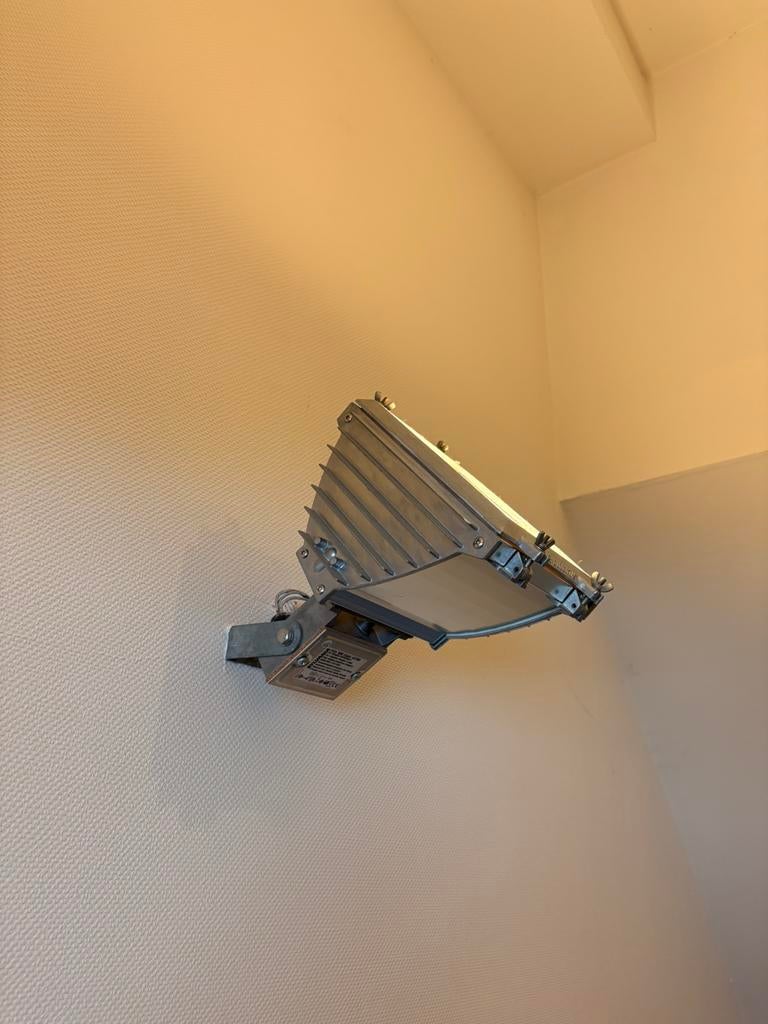 Sylvania wand lamp / buiten lamp, Ophalen, Zo goed als nieuw, Metaal, Industrieel