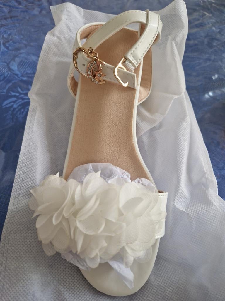 Chaussures petites filles blanches emballées, Taille 33, Enlèvement, Chaussures
