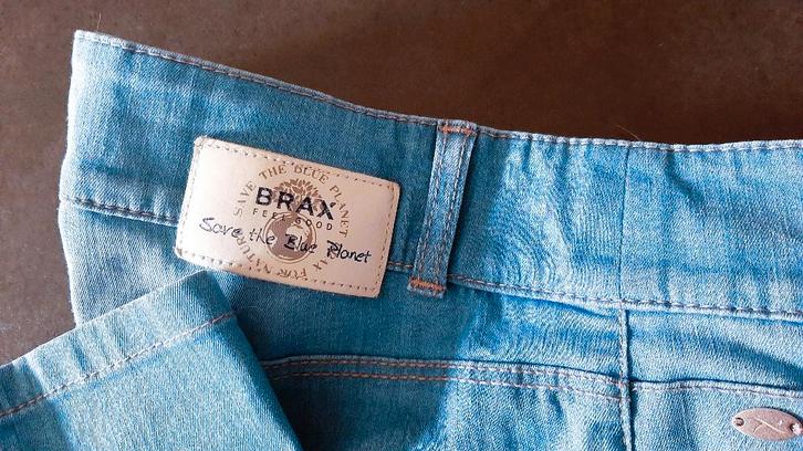 Te koop: Nieuw! Mooie licht blauwe jeans van "Brax", Kleding | Dames, Spijkerbroeken en Jeans, Nieuw, W30 - W32 (confectie 38/40)