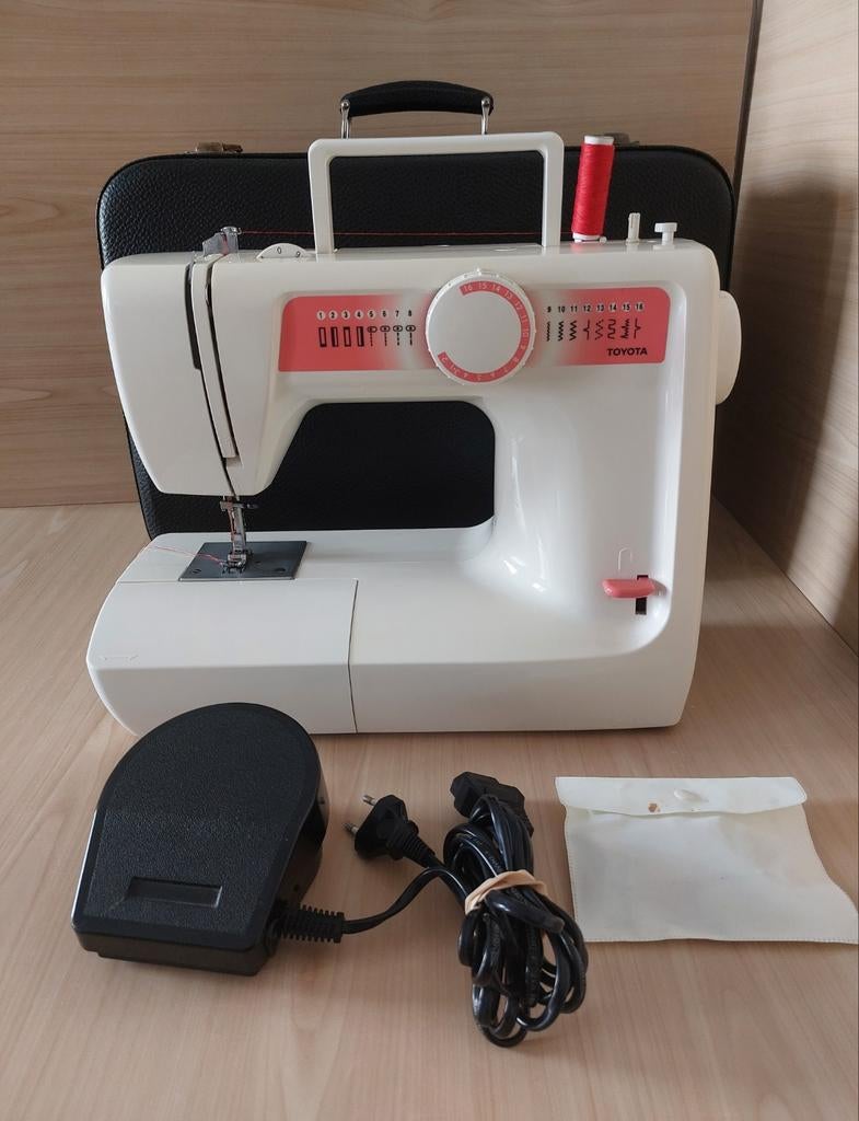 Machine à coudre Toyota, Hobby & Loisirs créatifs, Machines à coudre & Accessoires, Enlèvement, Machine à coudre