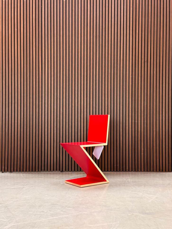 Cassina Zig Zag Chair by Gerrit Rietveld, Antiek en Kunst, Antiek | Meubels | Stoelen en Sofa's, Ophalen of Verzenden