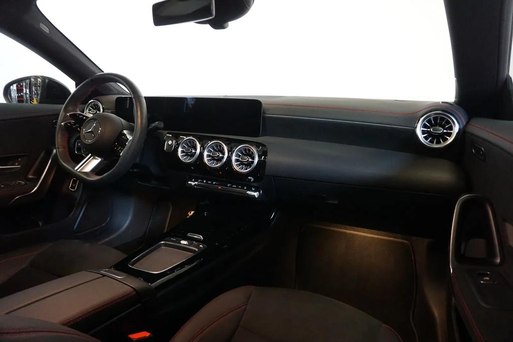 Mercedes-Benz CLA-Klasse Shooting Break 250 e - AMG - PANO D, Automaat, CLA, Gebruikt, Zwart