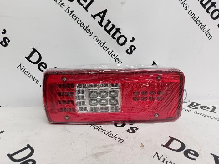 Achterlicht links van een Mercedes Sprinter, Gebruikt, -, Ophalen of Verzenden, -