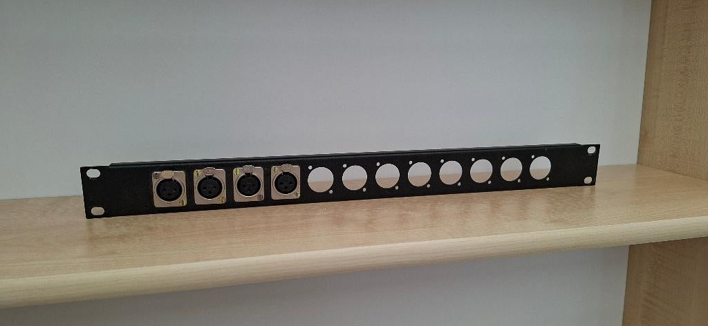 19" Rack Panel met 12 gaten en 4 XLR's, Ophalen of Verzenden, Gebruikt, Overige instrumenten