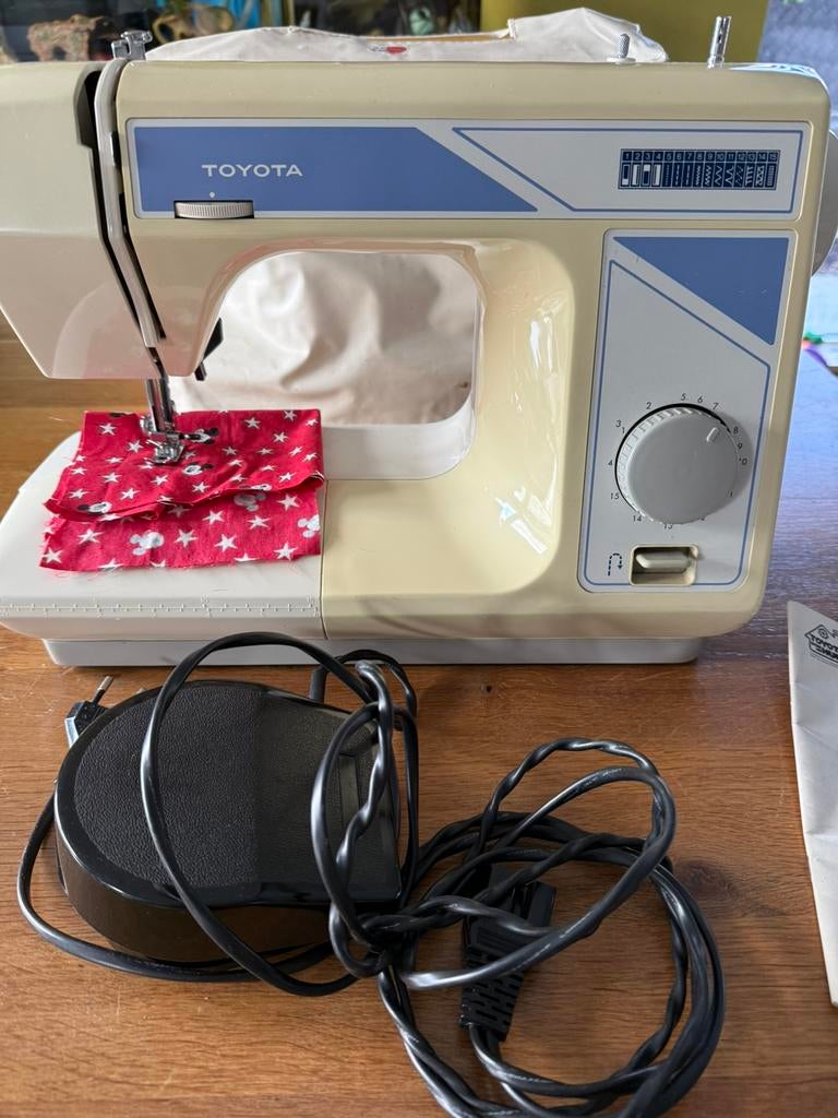 Machine à coudre Toyota modèle 4070 N, Enlèvement, Utilisé, Machine à coudre, Autres marques