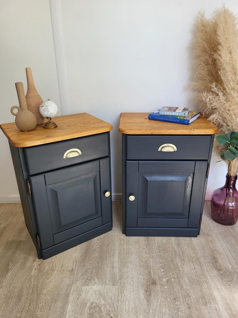 Opgeknapte nachtkastjes met eiken blad, Huis en Inrichting, Ophalen