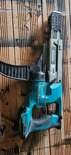 Makita accu schroefmachine voor schroeven op strip, Doe-het-zelf en Bouw, Ophalen