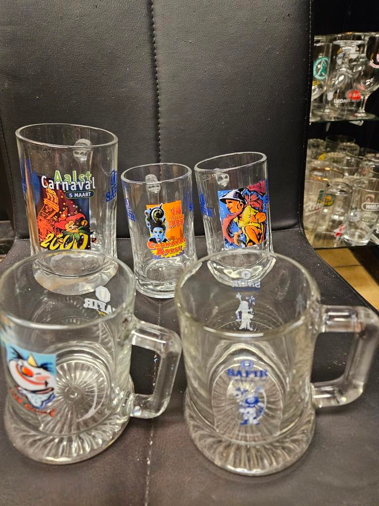 Aalst carnaval NOOIT GEBRUIKTE safir beerpullen, Enlèvement