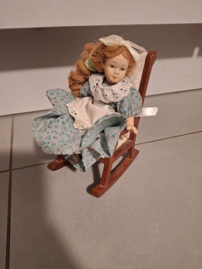 Poupée porcelaine, Collections, Enlèvement