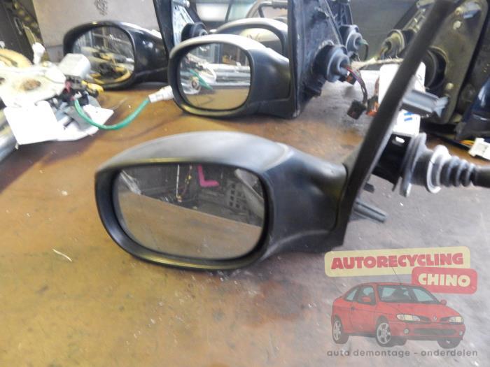 Buitenspiegel links van een Peugeot 206, Auto-onderdelen, Spiegels, Peugeot, Gebruikt, 3 maanden garantie, Ophalen of Verzenden