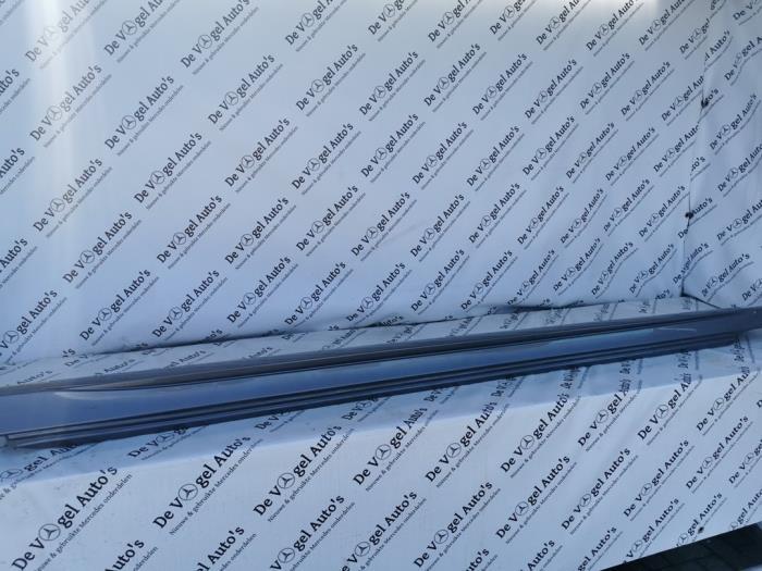 Jupe gauche d'un Mercedes A-Klasse (7787), 3 mois de garantie, Utilisé, -, -