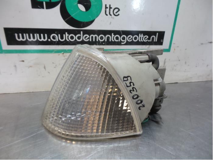 Feu clignotant gauche d'un Peugeot Expert (Expert 95-), Autos : Pièces & Accessoires, Éclairage, Peugeot, Utilisé, Enlèvement ou Envoi