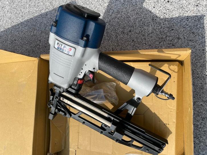 Professionele pneumatische combi tacker Basso Kitpro, Doe-het-zelf en Bouw, Gereedschap | Overige machines, Zo goed als nieuw