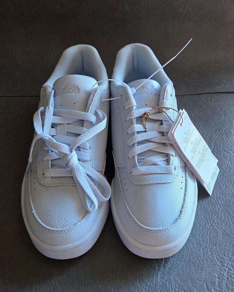 Baskets bleu clair (NEUVES) Marque : Adidas (ORIGINAL), Neuf, Sneakers et Baskets, Enlèvement, Bleu