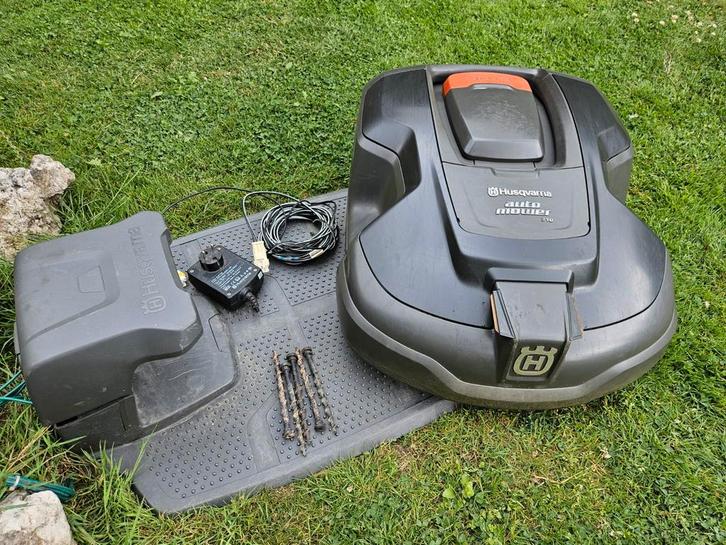Robot tondeuse Husqvarna 310, Jardin & Terrasse, Tondeuses robotisées, Enlèvement