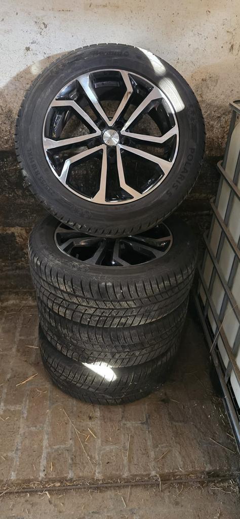 Kit hiver vw tiguan  235/55R18 104H, Autos : Pièces & Accessoires, Pneus & Jantes, Pneus et Jantes, Pneus hiver, 18 pouces, Enlèvement